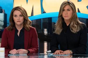 Werden auch in einer dritten Staffel im "The Morning Show"-Studio gemeinsam Platz nehmen: Reese Witherspoon (l.) und Jennife...