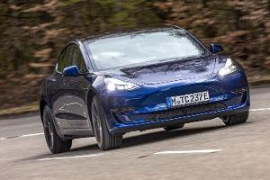 Fast 3.000 E-Autos müssen in die Werkstatt