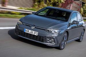 Der VW Golf gerät ins Schleudern
