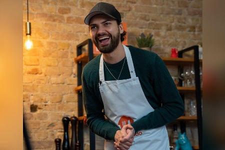 Jimi Blue Ochsenknecht stellt seine eigene Bowl-Kreation bei einem Koch-Event vor. Jimi Blue Ochsenknecht stellt seine eigene Bowl-Kreation bei einem Koch-Event vor.