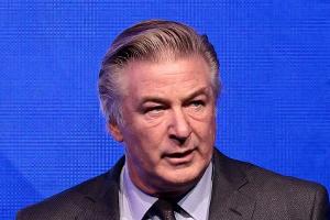 Alec Baldwin übergibt sein Handy nun doch den Behörden