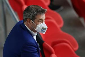 Abhängig von Omikron-Entwicklung: Söder macht Bundesliga Hoffnung