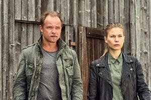 "Die Toten vom Bodensee: Fluch aus der Tiefe": Die Ermittler Michael Oberländer (Matthias Koeberlin) und Hannah Zeiler (Nora...