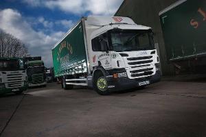 Wofür sind die farbigen Plastikpfeile am Lkw-Rad?