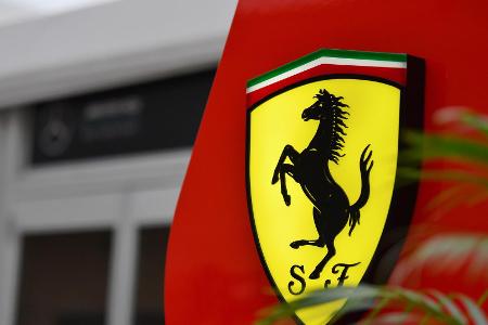 Das markante Logo von Ferrari: Nun steht der Termin für die Präsentation des 2022er-Autos