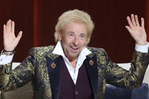 Thomas Gottschalk nimmt weiterhin auf dem "Wetten, dass..?"-Sofa Platz.