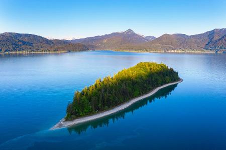 Insel Sassau, Walchensee, bei Kochel am See, Drohnenaufnahme Insel Sassau, Walchensee, bei Kochel am See, Drohnenaufnahme