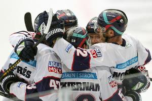 DEL: Eisbären gewinnen Topspiel - DEG gewinnt Derby