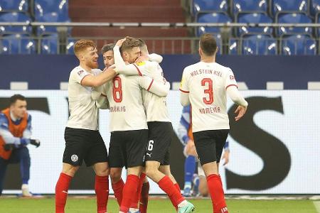 2. Liga: Regensburg verliert im Jubiläumsspiel 2. Liga: Regensburg verliert im Jubiläumsspiel
