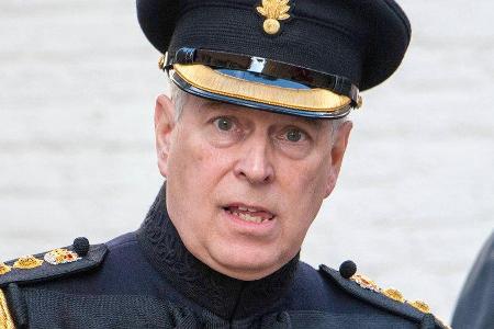 Prinz Andrew könnte seine Leibwächter verlieren. Prinz Andrew könnte seine Leibwächter verlieren.