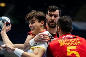"Lehrstunde" gegen Spanien: Erster Dämpfer für deutsche Handballer