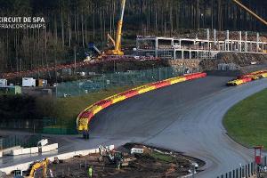 Alter Kies und neuer Asphalt