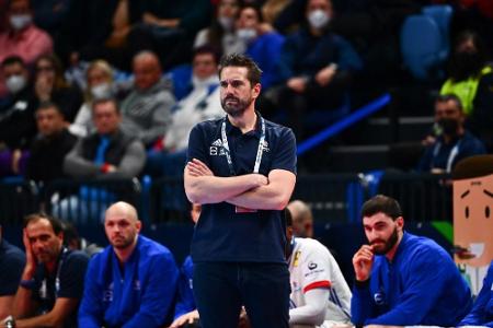 Handball-EM: Frankreich-Trainer Gille positiv auf Corona getestet Handball-EM: Frankreich-Trainer Gille positiv auf Corona getestet