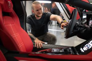 Neuer Countach wagt sich erstmals auf die Straße