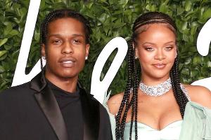 "Sie wird eine gute Mutter": Rihannas Vater bejubelt Schwangerschaft