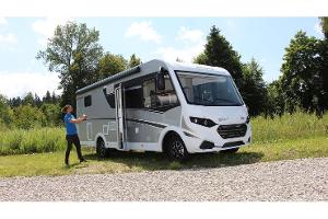 Integrierte mit sportlichem Gesicht