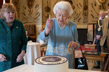 Queen Elizabeth II. zeigt sich bestens gelaunt vor dem Jubiläum Queen Elizabeth II. zeigt sich bestens gelaunt vor dem Jubiläum