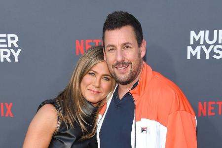 Jennifer Aniston und Adam Sandler grüßen vom 