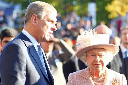 Prinz Andrew darf trotz Missbrauchsskandal mit der Queen in die Kirche Prinz Andrew darf trotz Missbrauchsskandal mit der Queen in die Kirche