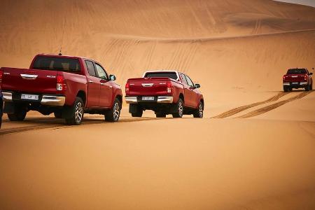 Der neue Pick-up bei der Testfahrt in den Sanddünen