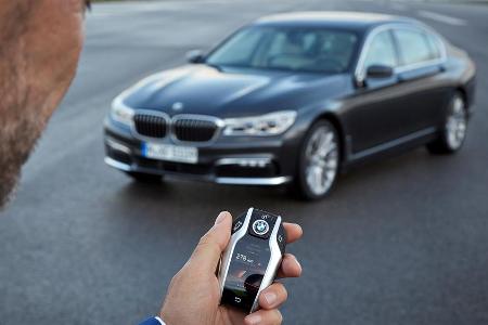 Der Zündschlüssel als Fernbedienung für autonomes Einparken