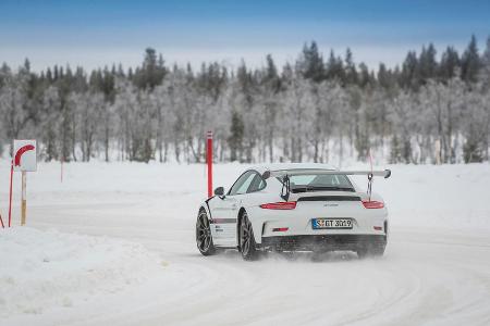 Auf Eis schwer zu beherrschen: Porsche GT3