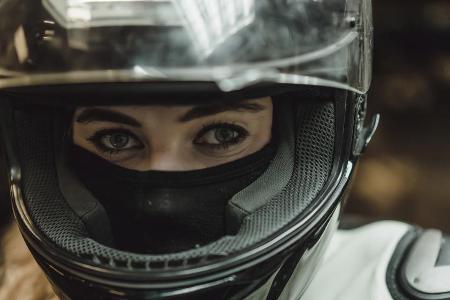Auf der EICMA in Mailand gibt es nicht nur neue Motorräder zu sehen, sondern auch viel Zubehör wie Helme Auf der EICMA in Mailand gibt es nicht nur neue Motorräder zu sehen, sondern auch viel Zubehör wie Helme