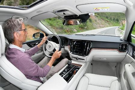 Der Autor bei der Ausfahrt mit dem V60 D4 Inscription
