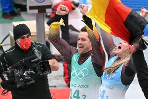 Auch Rodel-Teamstaffel holt Gold - Geisenberger löst Pechstein ab