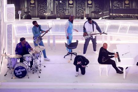 Super Bowl 2022: Eminems Kniefall und die 50-Cent-Überraschung