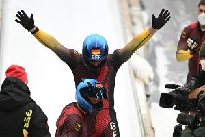Dominator Friedrich rast bei historischem Dreifachsieg zu Gold