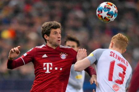 Überlud mit Spielintelligenz vielfach die Flügel und setzte von dort Impulse. Spielte die Doppelchance durch Gnabry stark mit heraus (41.) und legte letztlich den Ausgleich durch Coman auf (90.). Leistete sich vereinzelt aber auch größere Ungenauigkeiten in seinem Spiel.