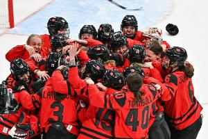 Rekordtorschützin Poulin führt Kanadas Eishockey-Frauen zu Gold