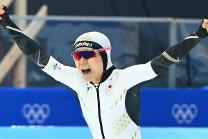 Eisschnelllauf: Takagi gewinnt Gold über 1000 m