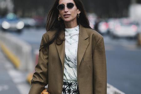 Das Männer-It-Piece für die Frau? Oversize-Blazer liegen im Trend! Das Männer-It-Piece für die Frau? Oversize-Blazer liegen im Trend!