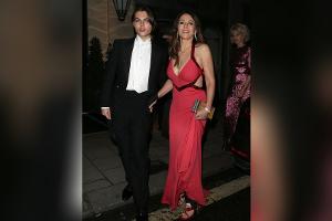 Liz Hurley und ihr Sohn sind der Hingucker auf Joan Collins' Party
