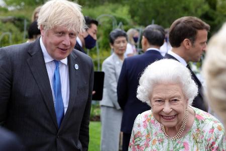 Die Queen hat Corona: Boris Johnson und Co. senden Genesungswünsche Die Queen hat Corona: Boris Johnson und Co. senden Genesungswünsche