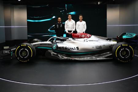 Mercedes AMG W13 - Lewis Hamilton & George Russell - 2022 Mercedes AMG W13 - Lewis Hamilton & George Russell - 2022
