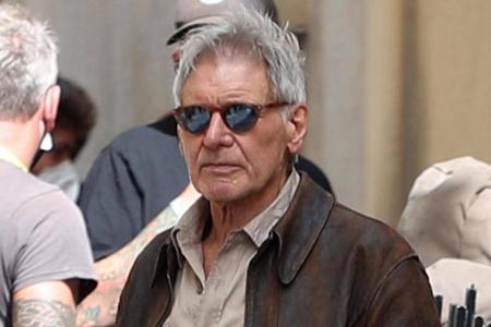 Harrison Ford leistet am Set von Harrison Ford leistet am Set von