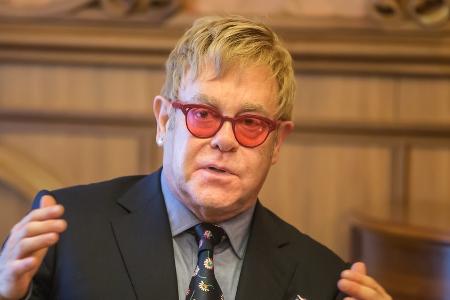 Sir Elton John: Privatjet-Notlandung gelingt erst beim dritten Anlauf Sir Elton John: Privatjet-Notlandung gelingt erst beim dritten Anlauf