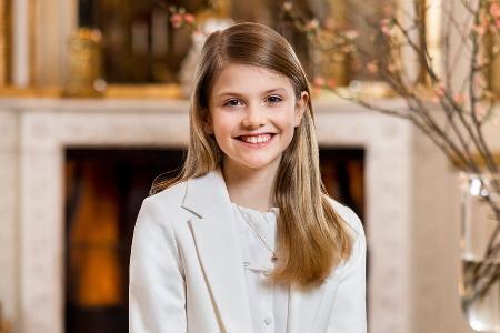 Neues Foto zum Geburtstag: Prinzessin Estelle strahlt über beide Ohren Neues Foto zum Geburtstag: Prinzessin Estelle strahlt über beide Ohren