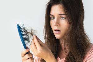 Diese fünf Angewohnheiten begünstigen Haarausfall