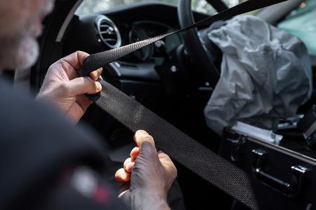 50 Jahre Mercedes-Benz Unfallforschung: Die Realität als Maßstab 50 years of Mercedes-Benz Accident Research: Reality as the yardstick