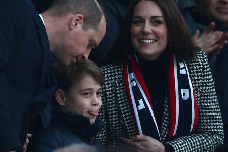 Herzogin Kate und Prinz William mit Prinz George bei der Rugby-EM Herzogin Kate und Prinz William mit Prinz George bei der Rugby-EM