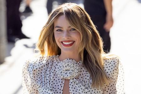 Butterfly Haircut: Warum alle Margot Robbies Trend-Frisur haben wollen Butterfly Haircut: Warum alle Margot Robbies Trend-Frisur haben wollen