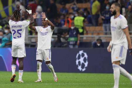 Der BVB soll laut 'Diario Gol' bereit sein, auf die angeblich für Erling Haaland vereinbarte Ablöse in Höhe von 75 Millionen Euro zu verzichten und den 21-Jährigen kostenlos zu Real Madrid ziehen zu lassen. Demnach verlangen die Dortmunder im Gegenzug allerdings gleich drei Akteure der Königlichen: Eduardo Camavinga, Rodrygo Goes und Talent Bruno Iglesias.