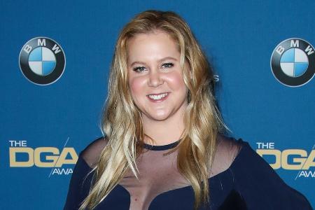 Amy Schumer spricht offen über ihre Fettabsaugung Amy Schumer spricht offen über ihre Fettabsaugung