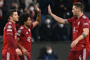 Lewandowski-Hattrick: Bayern stürmt ins Viertelfinale