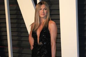 Jennifer Aniston ehrt "heldenhafte" Ukrainerinnen