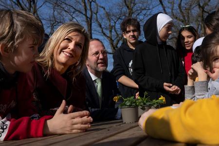 Willem-Alexander und Máxima besuchen Flüchtlingsunterkunft Willem-Alexander und Máxima besuchen Flüchtlingsunterkunft